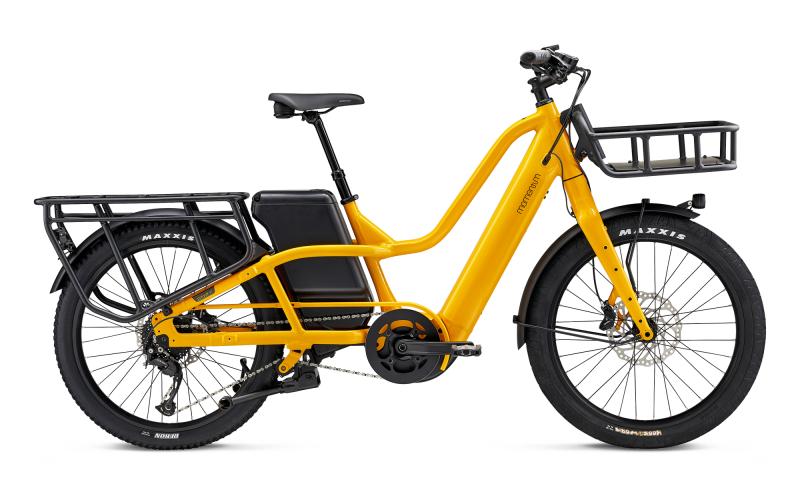 <p>Functionaliteit en plezier komen samen in de PakYak E+, onze elektrische cargobike. De combinatie van krachtige trapondersteuning, een innovatief design en een uitzonderlijke actieradius maakt het aantrekkelijker om te fietsen in plaats van de auto te nemen. Haal de boodschappen in huis, breng je kinderen naar school of neem al je spullen mee als je er een weekendje tussenuit gaat. De PakYak E+ is de e-bike die hét alternatief is voor de auto. De SyncDrive Pro-middenmotor levert soepele trapondersteuning voor een vlotte rit, zelfs op heuvelachtig terrein met een grote lading. Het ontwerp is geschikt om maximaal 164 kilo op de fiets te dragen en toch soepel en wendbaar te rijden. De PakYak E+ wordt geleverd met een 500 Wh batterij en biedt de optie voor een extra accu om de actieradius indien nodig te vergroten. </p>
